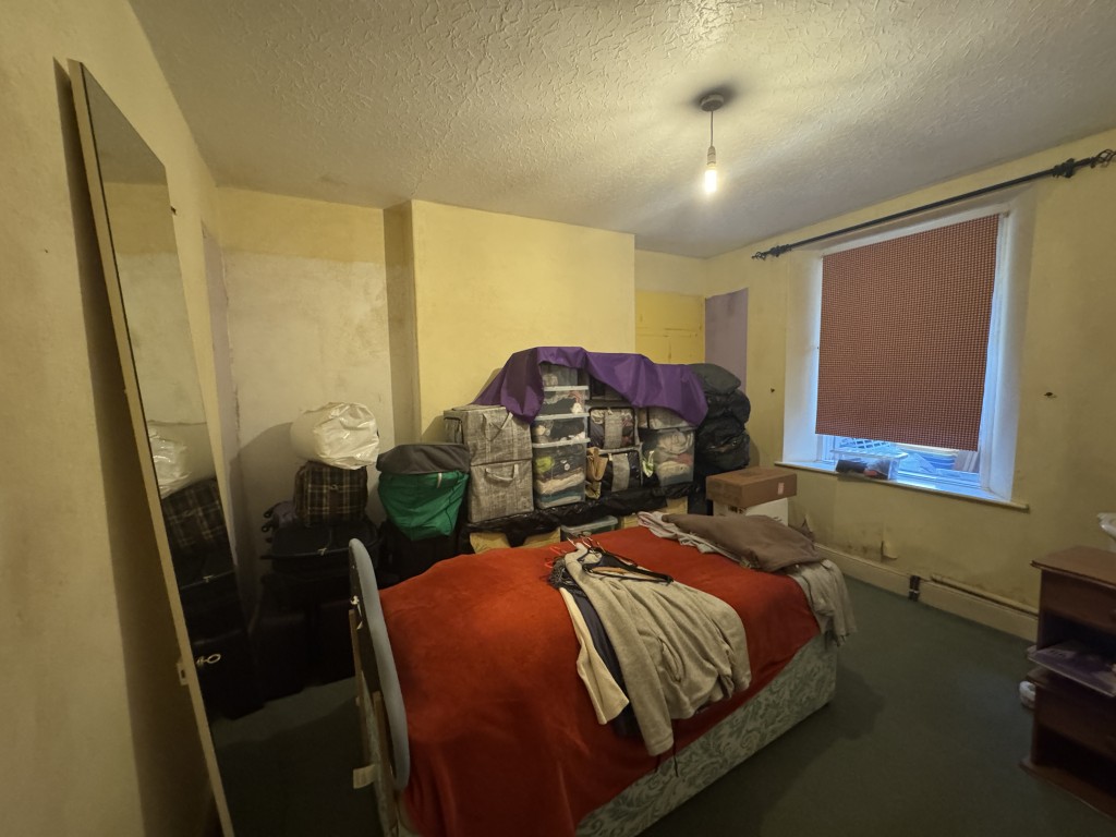 Lot: 93 - GROUND FLOOR FLAT FOR IMPROVEMENT - Bedroom